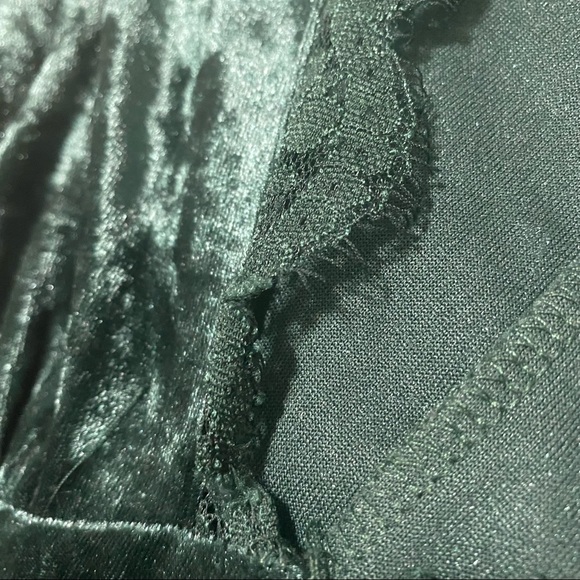 Velour Deep Green Long-Sleeved Mini Dress - Picture 4 of 14